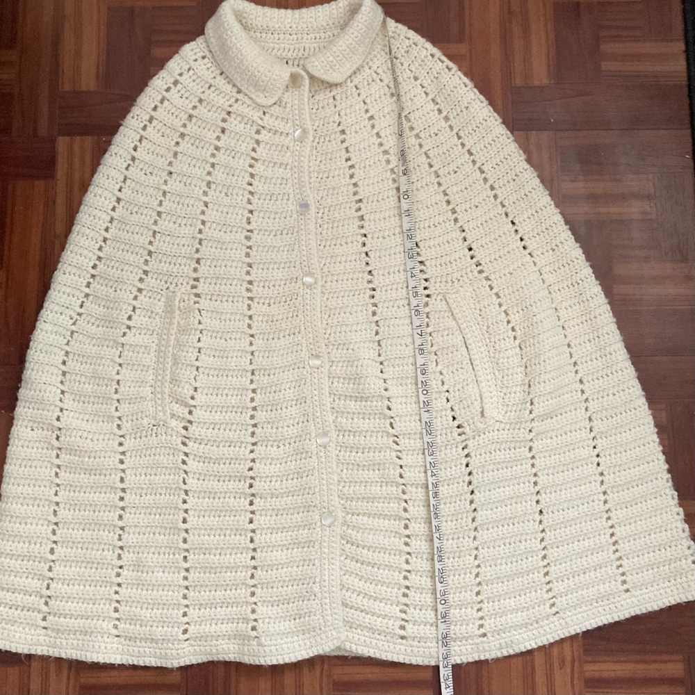 Vintage 1960s Hand-Knitted Button Down Sweater Cape Poncho Cream White - Picture 10 of 10